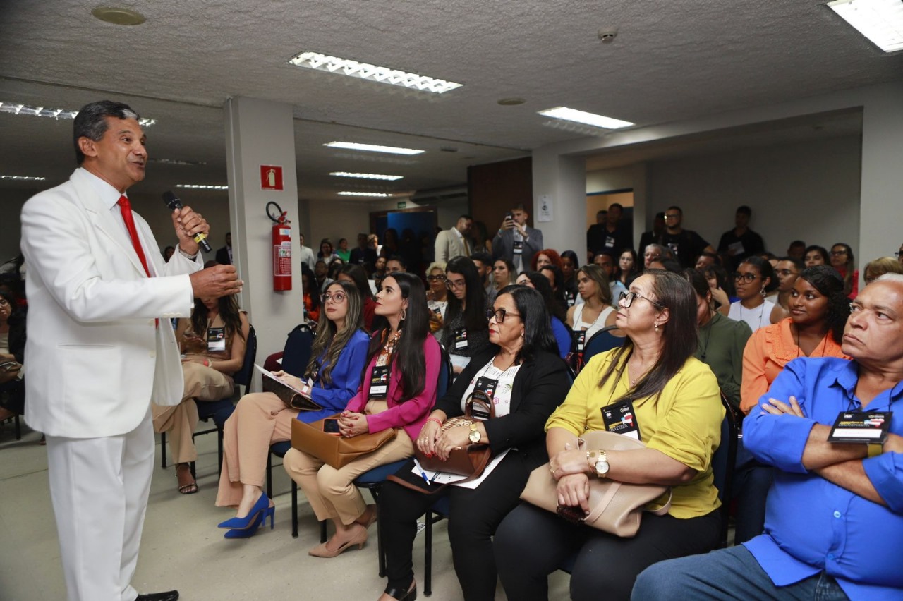 Vivaldo Amaral faz palestra sobre a importância do “tribunal do povo”