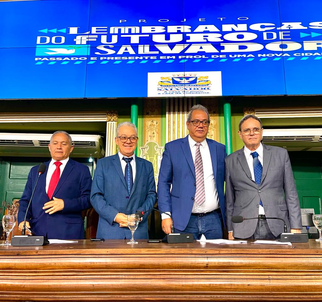 Câmara de Salvador presta homenagem a Virgildásio de Senna