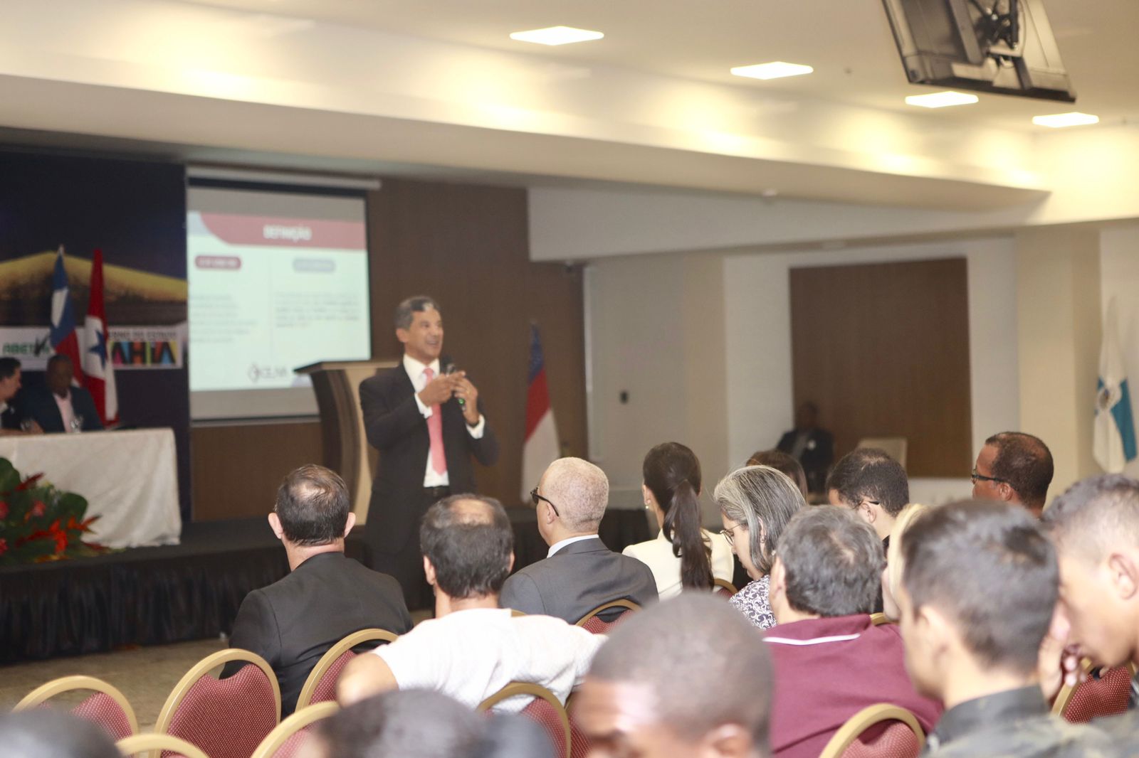 Vivaldo Amaral profere palestra sobre a Lei de Abuso de Autoridade no trânsito em congresso em Salvador