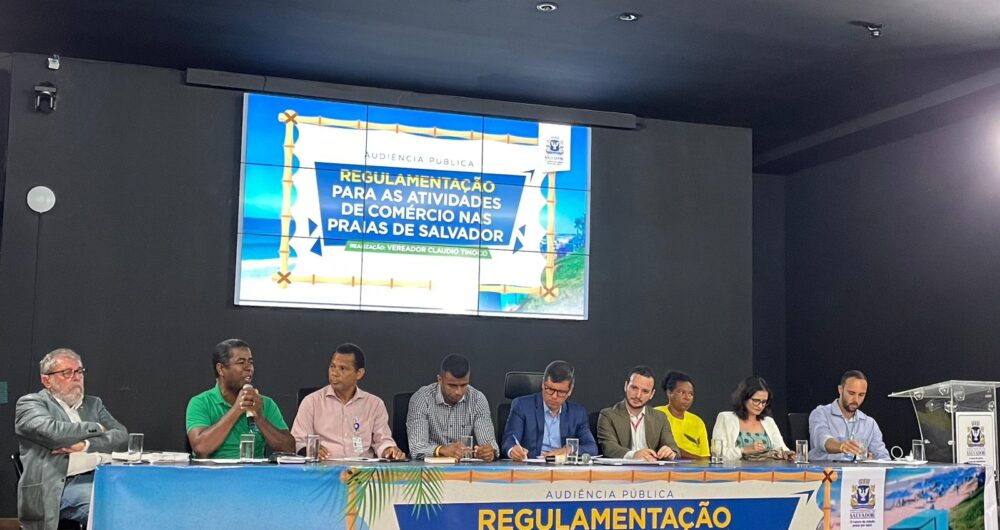 Câmara de Salvador avança no debate pela regulamentação do comércio de praia