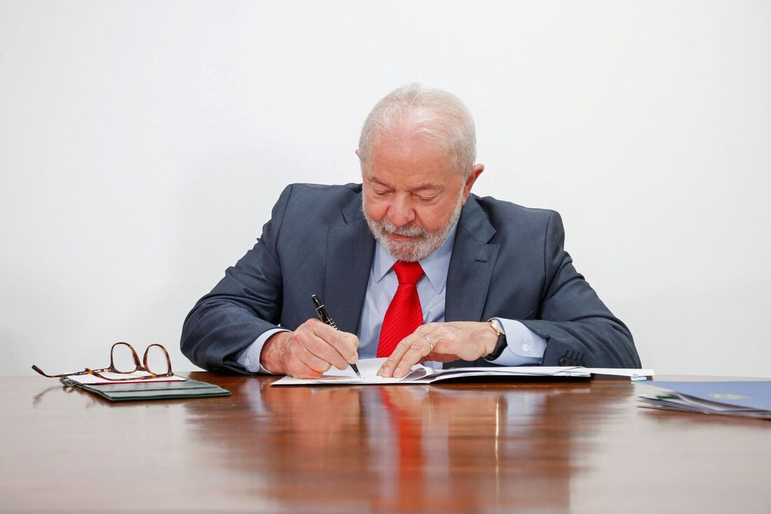 Lula sanciona lei que acelera registro de defensivos agrícolas no Brasil