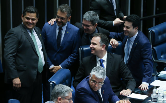 Congresso derruba veto à desoneração da folha de pagamento para 17 setores