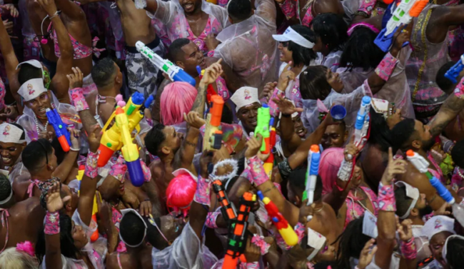 Governo da Bahia proíbe uso das pistolas de água no Carnaval