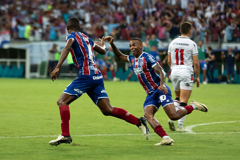 De virada, Bahia vence o Vitória e está classificado na Copa do Nordeste