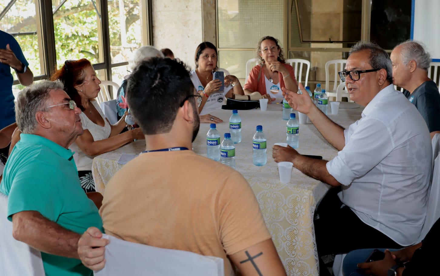 Carlos Muniz se reúne com moradores do Buracão