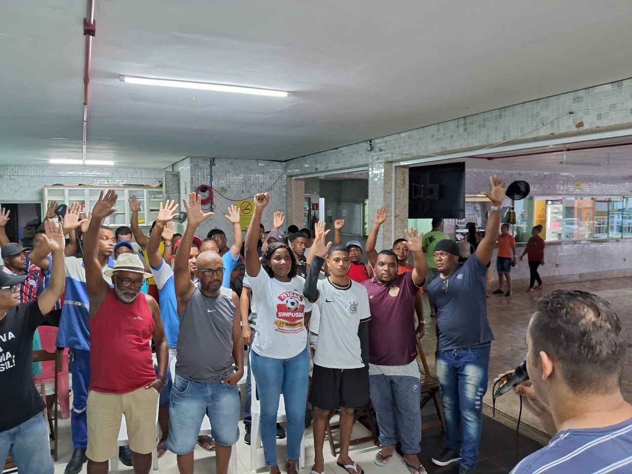 Trabalhadores em postos de combustíveis da Bahia aprovam reivindicação de 8% de reajuste salarial
