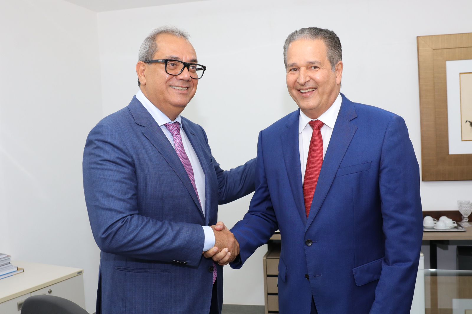 Carlos Muniz visita os presidentes do TRE e TJ-BA visando fortalecer a democracia
