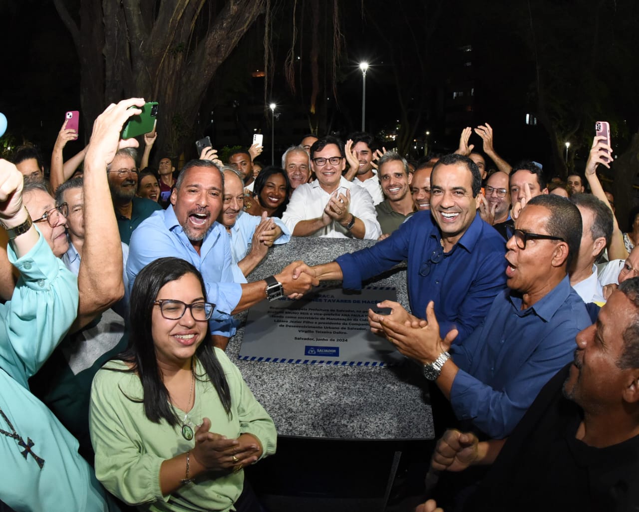 Bruno Reis entrega rua e praça no Aquarius totalmente requalificadas