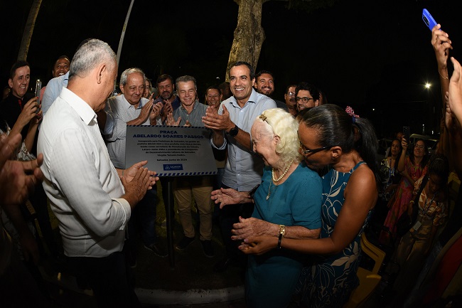 Bruno Reis entrega novas praça e quadra poliesportiva no Stiep