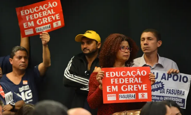 Professores de universidades e instituições federais encerram greve