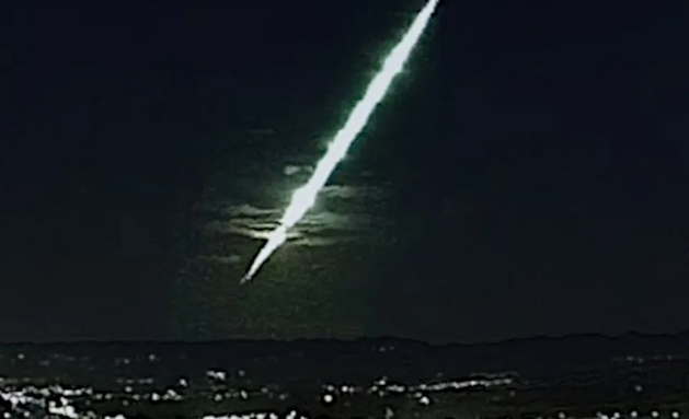 Meteoro ilumina a madrugada em cidades do interior da Bahia