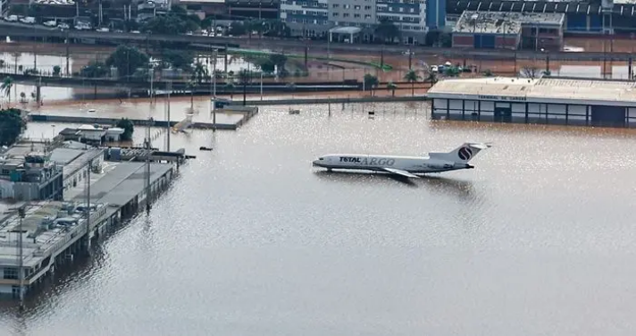 Após dois meses, aeroporto de Porto Alegre (RS) retoma embarque nesta segunda