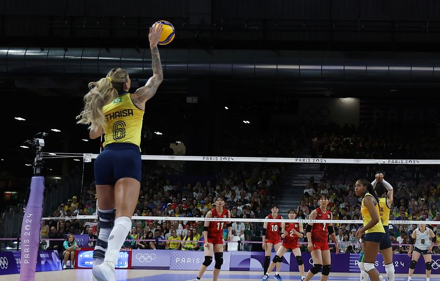 Jogos de Paris: Brasil vence o Japão por 3 a 0 no vôlei feminino