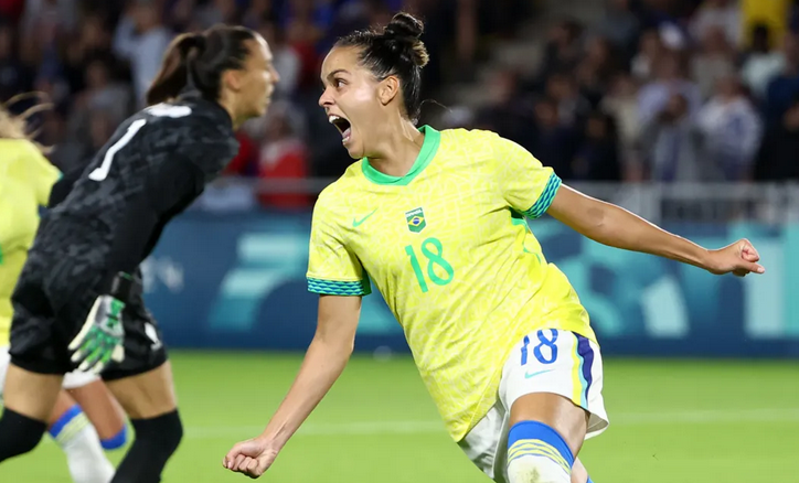 Jogos de Paris: Brasil vence a França e avança às semifinais do futebol feminino