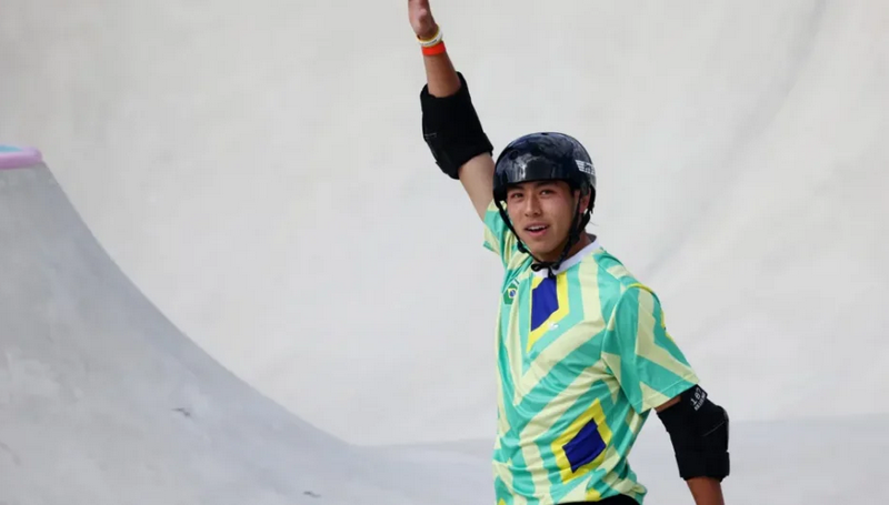 Jogos de Paris: Augusto Akio conquista medalha de bronze no skate park