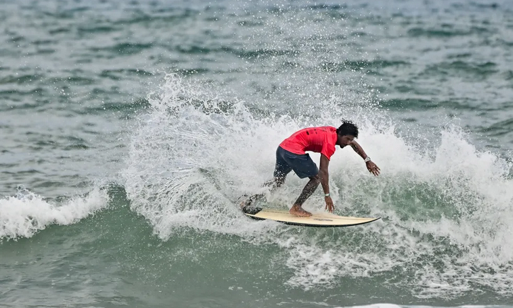 Surfista de Morro de São Paulo lidera disputa do Campeonato Baiano de Surf 2024