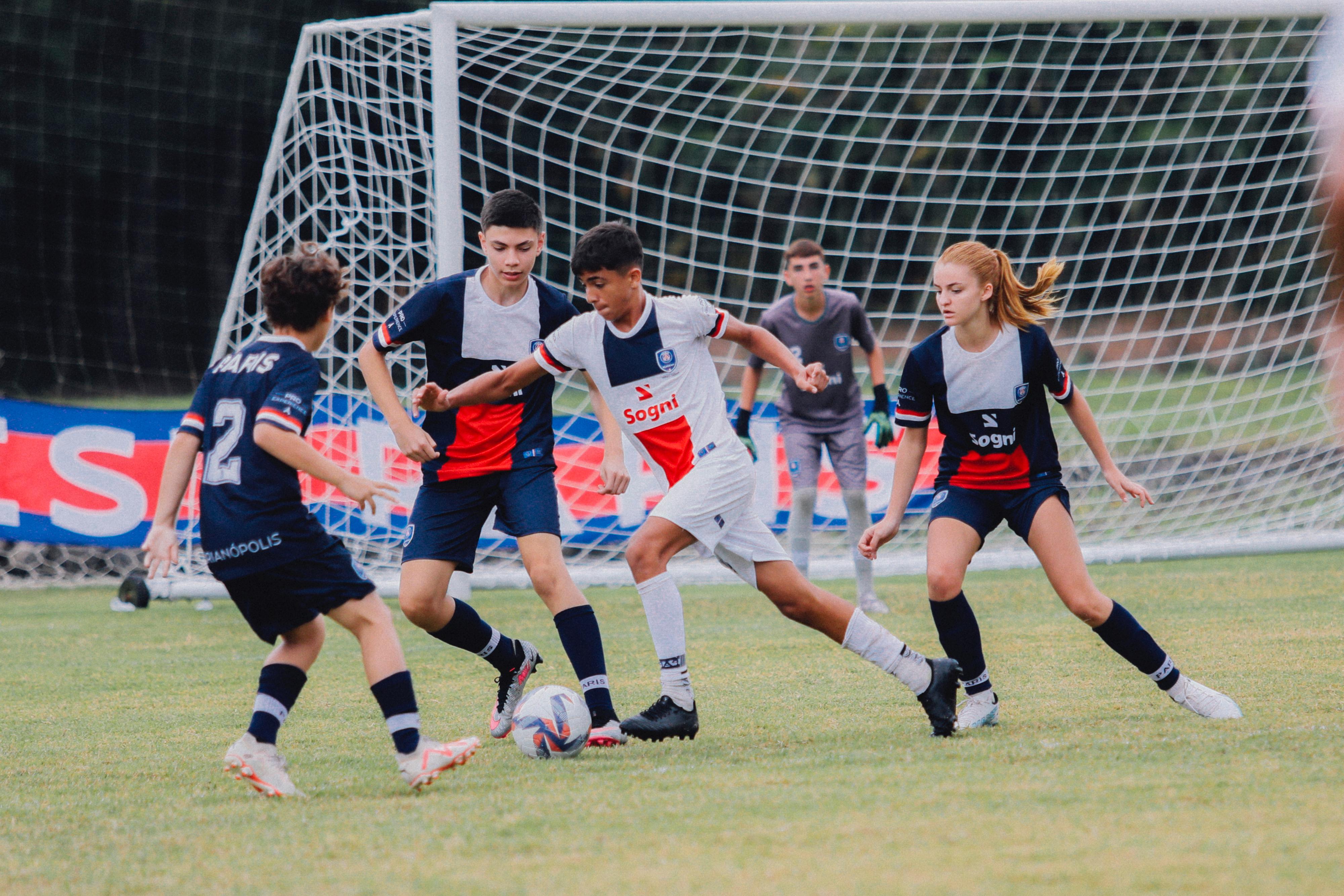 Escola de futebol oficial do PSG expande unidades no Brasil