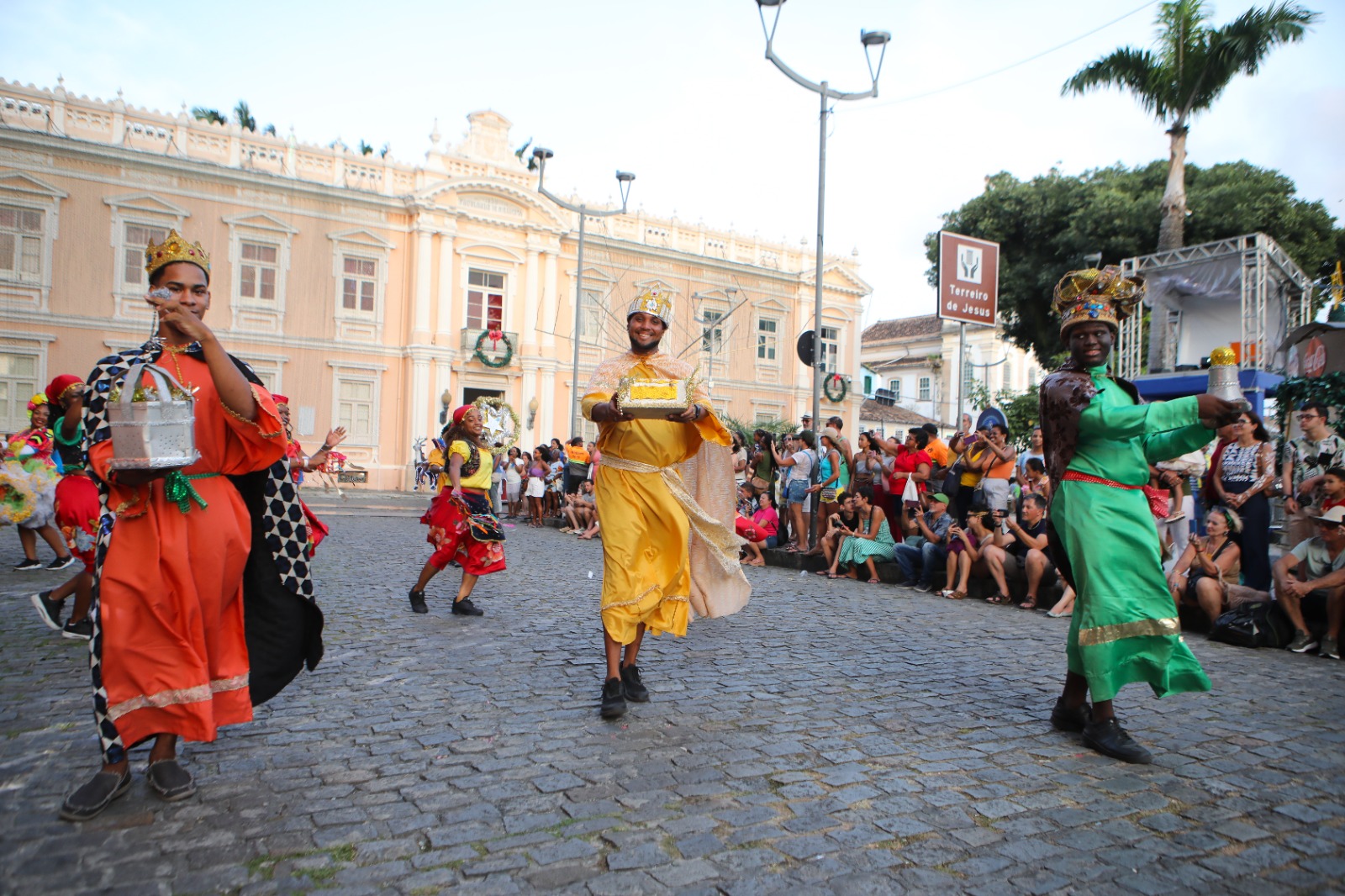 Natal Salvador chega ao fim com Terno de Reis e apresentações culturais