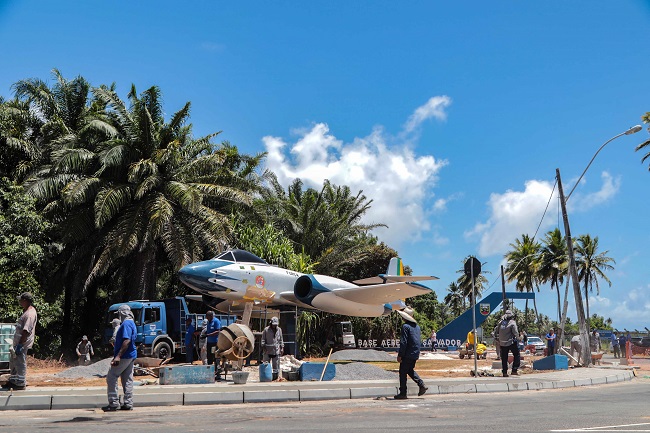 Base Aérea de Salvador ganhará espaço de contemplação com caça histórico