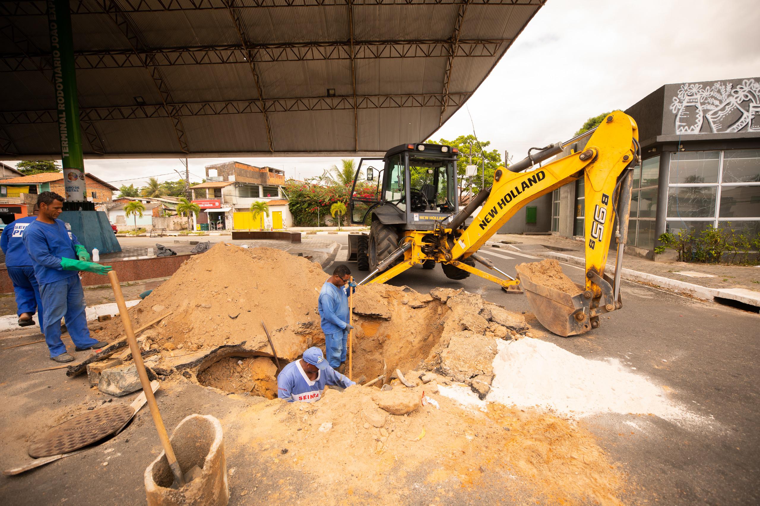 Prefeitura de Lauro executa limpeza de canais e manutenção de drenagem da cidade