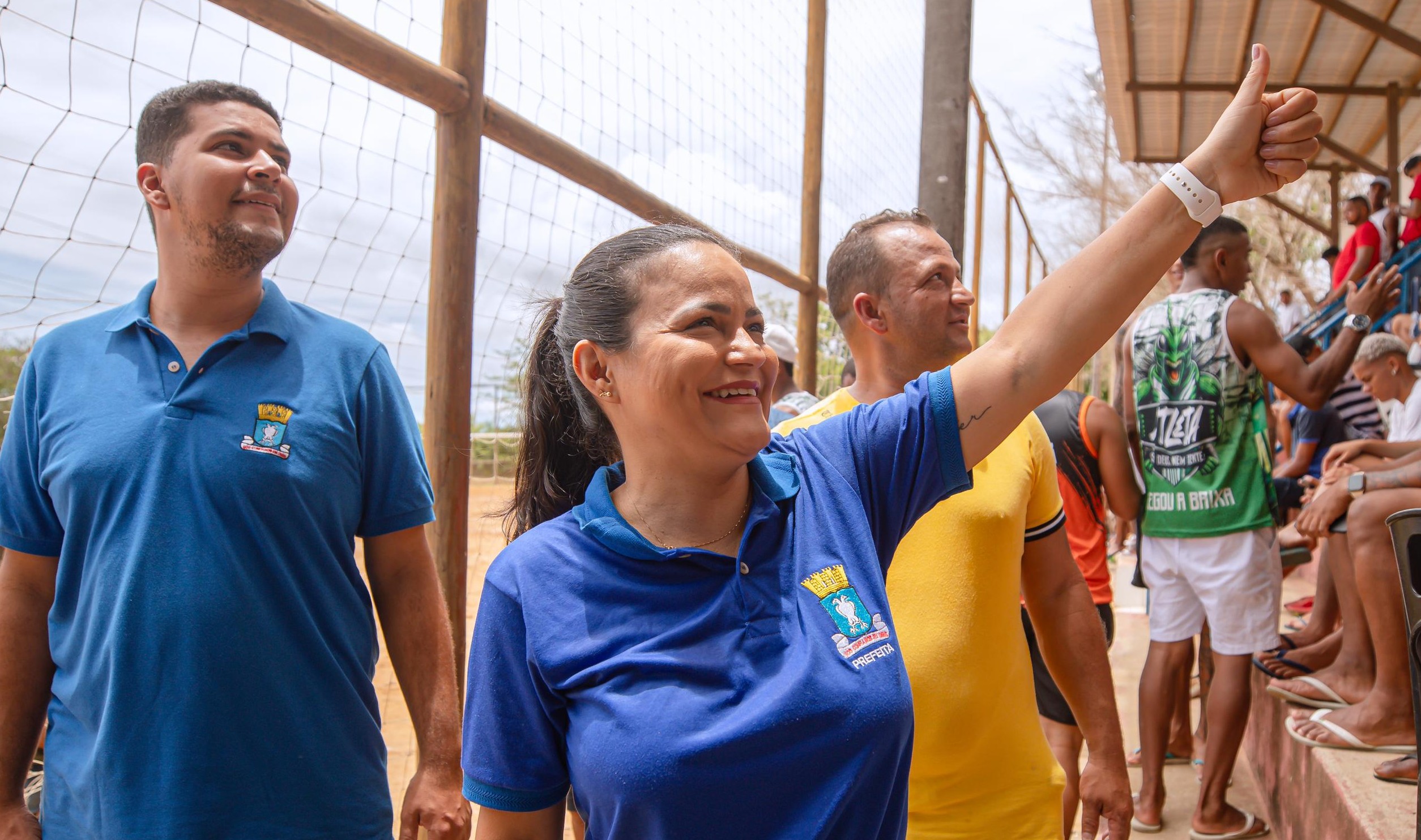 Lauro: Débora Regis prestigia campeonato de futebol do Capelão