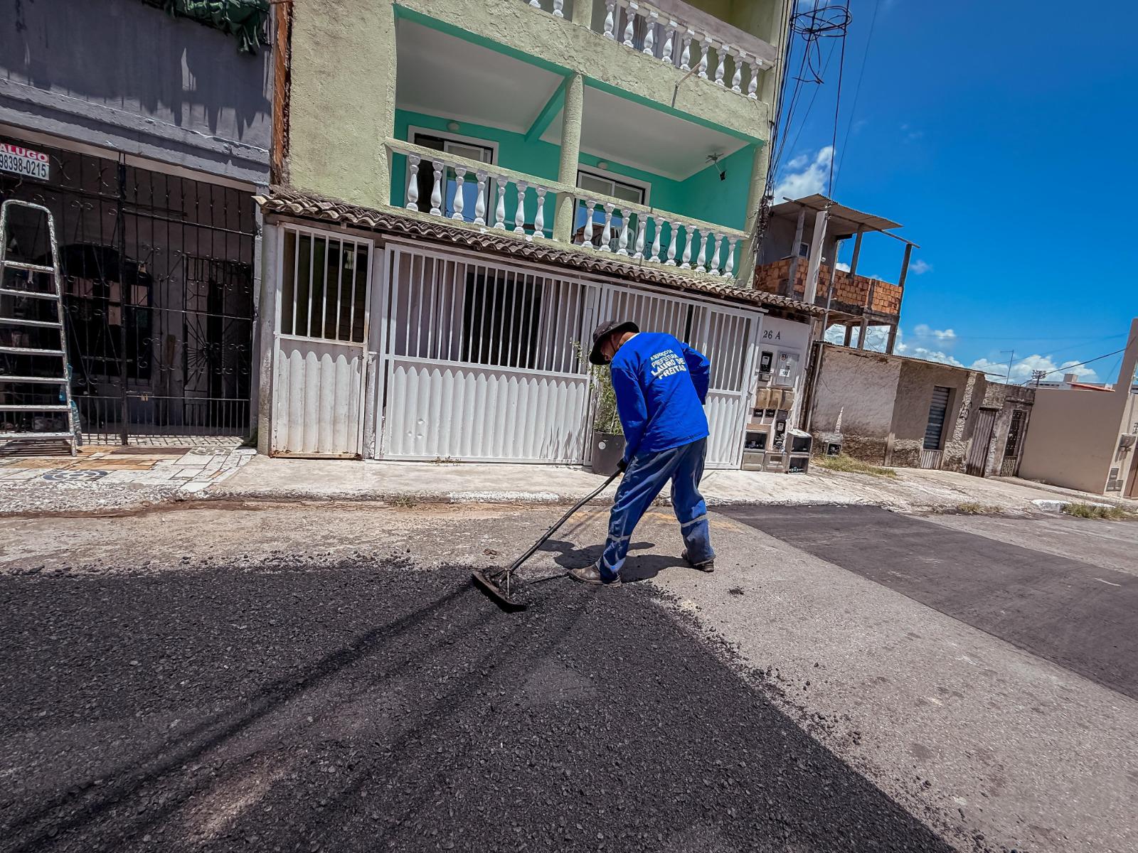 Operação tapa-buraco e limpeza de canal seguem a todo vapor em Lauro