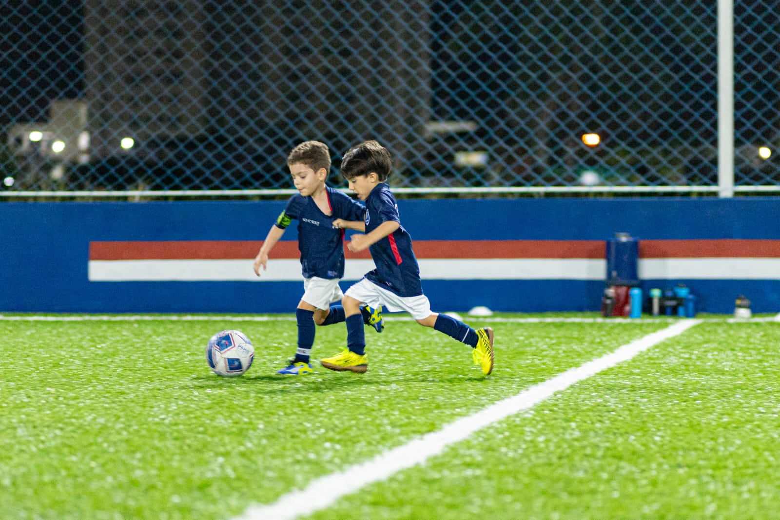 Escola oficial de futebol do PSG inaugura unidade na Barra neste sábado