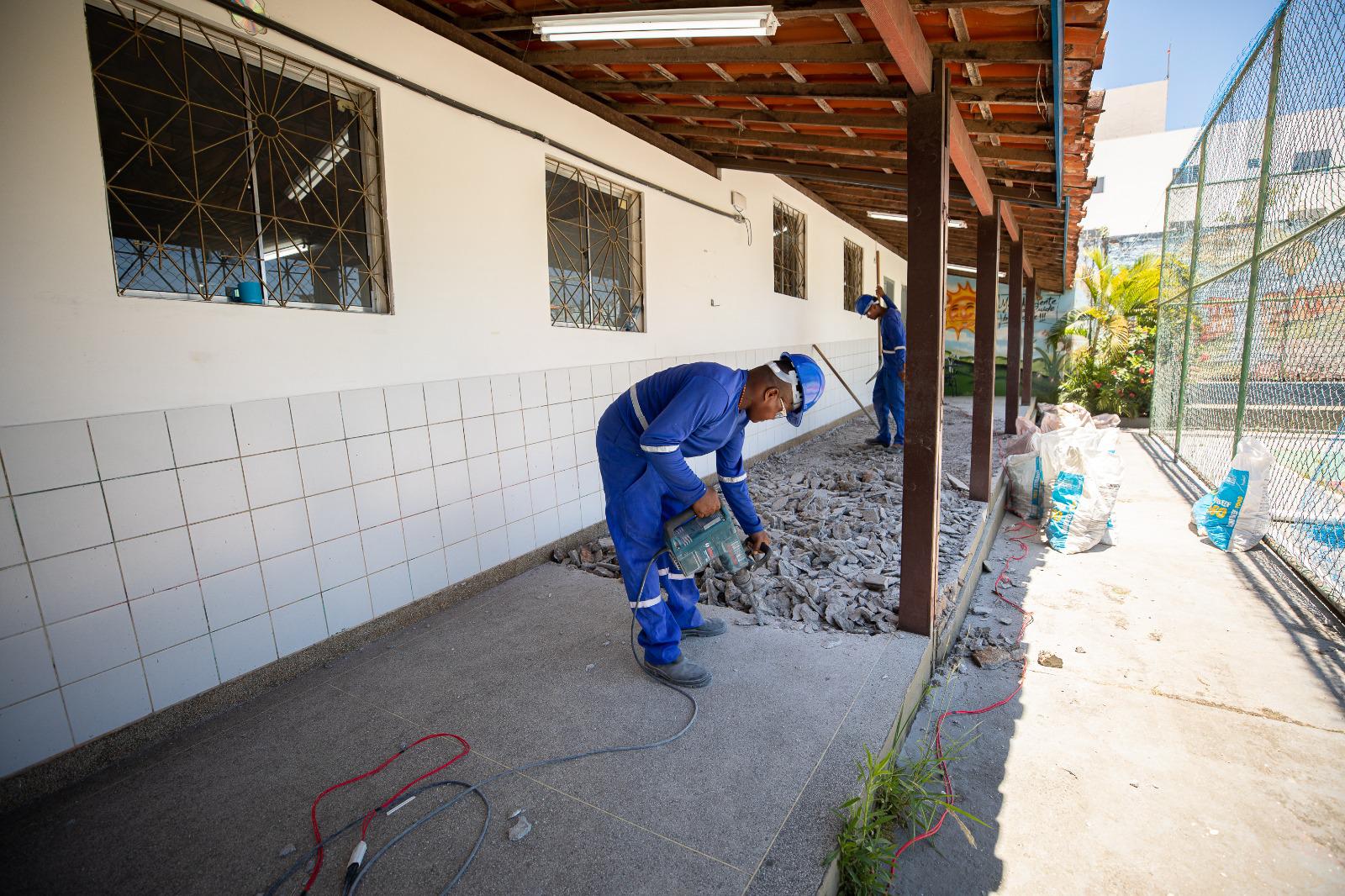 Prefeitura de Lauro realiza serviços de manutenção nas escolas