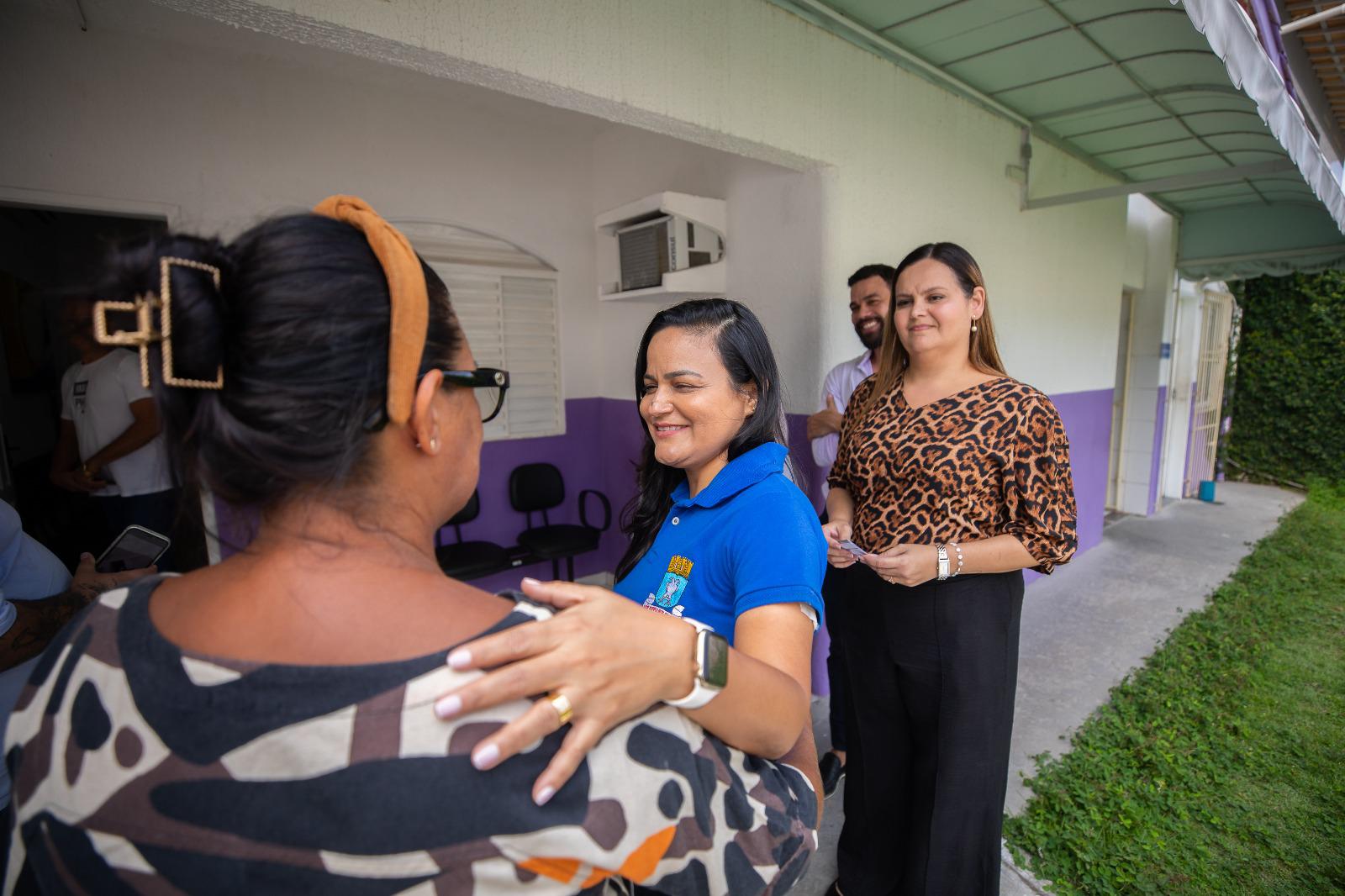 Débora Regis visita obras em andamento e vistoria postos de saúde em Lauro