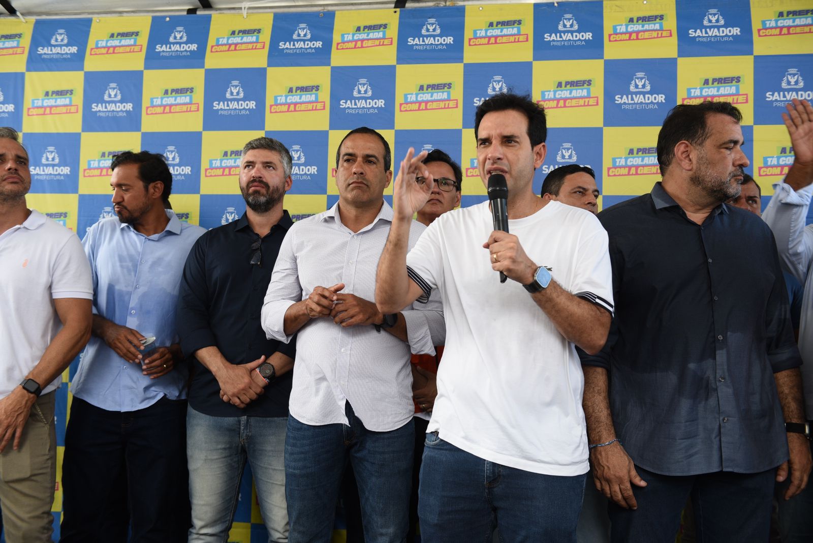 Ao lado de Bruno Reis, Leo Prates participa de entrega de contenção de encosta em Plataforma