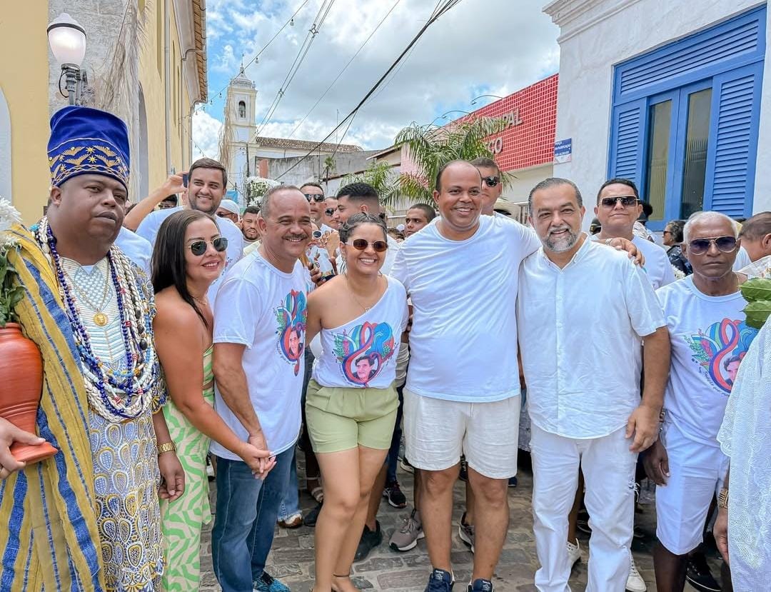 Elinaldo participa da Lavagem de Santo Amaro e ganha apoio do prefeito Flaviano Bomfim