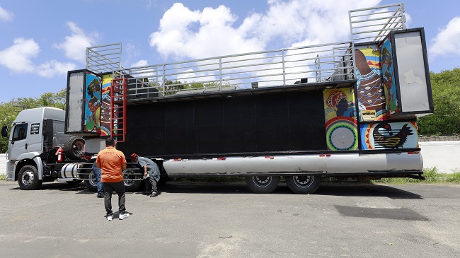 Detran-BA capacita motoristas de trios elétricos em parceria com a Neoenergia