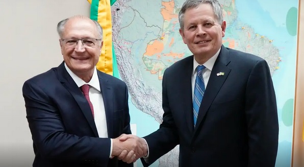 Alckmin recebe senador norte-americano aliado de Trump