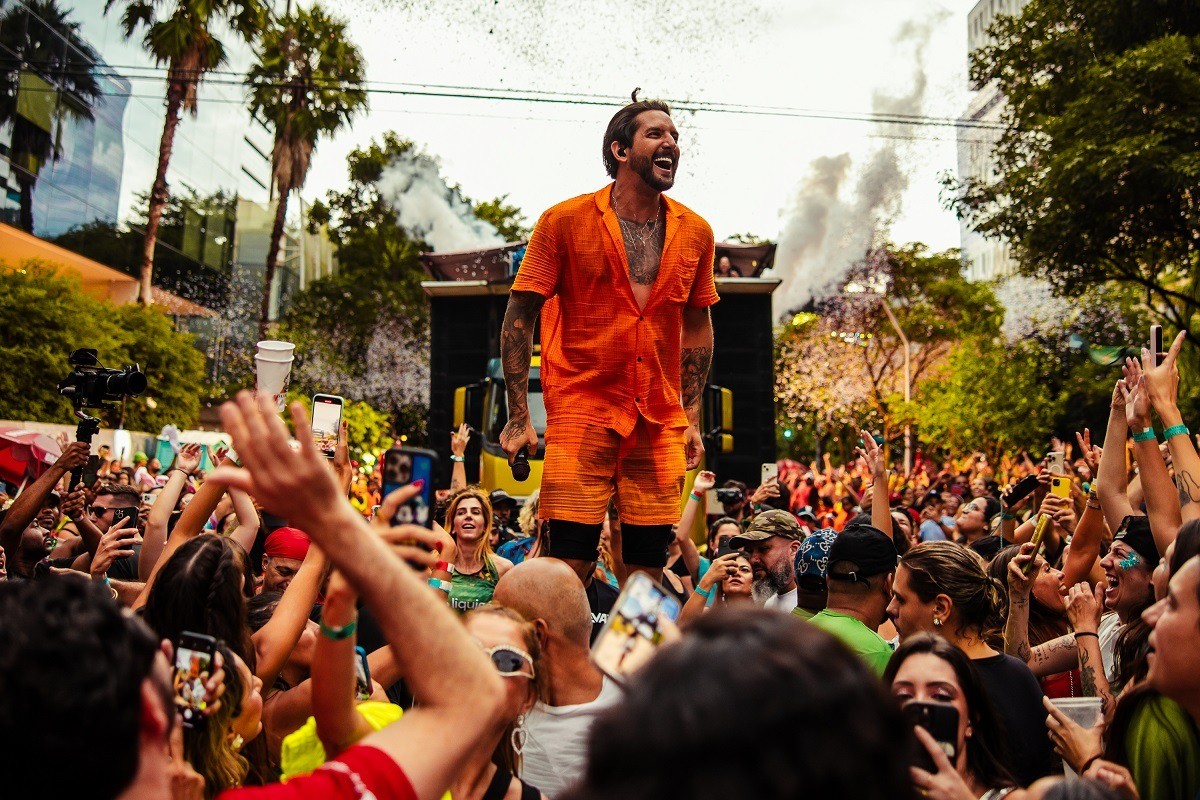 Banda EVA faz show gratuito no Santo Antônio Além do Carmo neste domingo