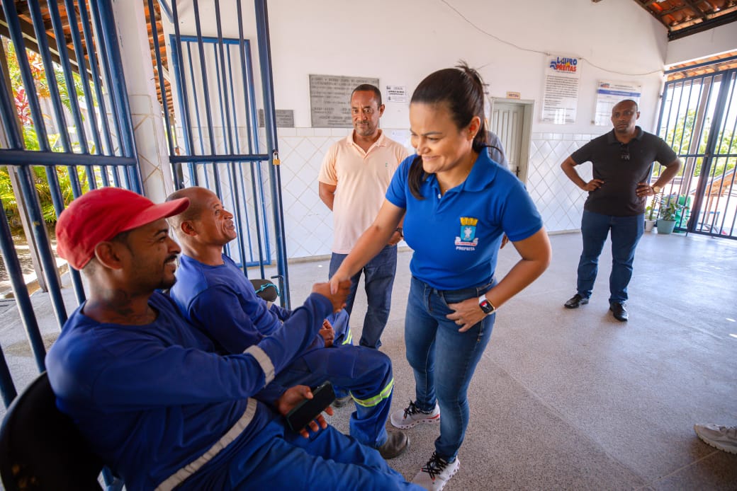 Débora Regis determina prioridade para obras de reforma das escolas de Lauro de Freitas