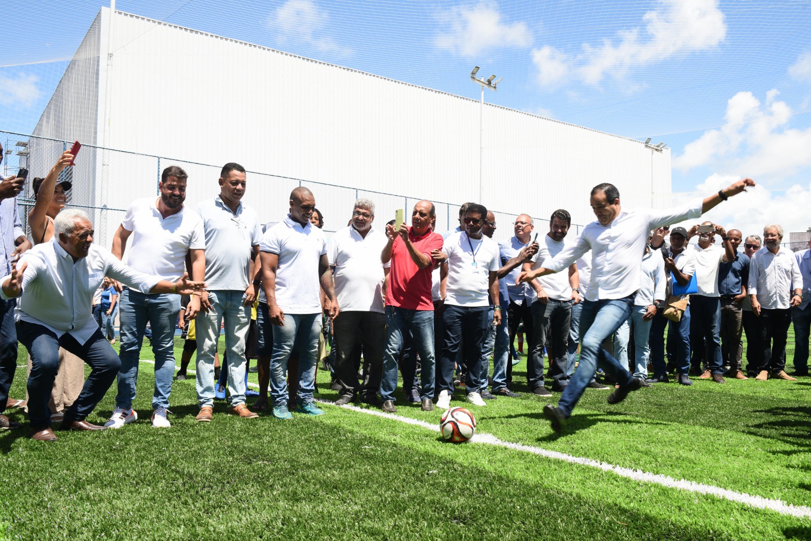 Bruno Reis entrega nova arena esportiva em Itapuã