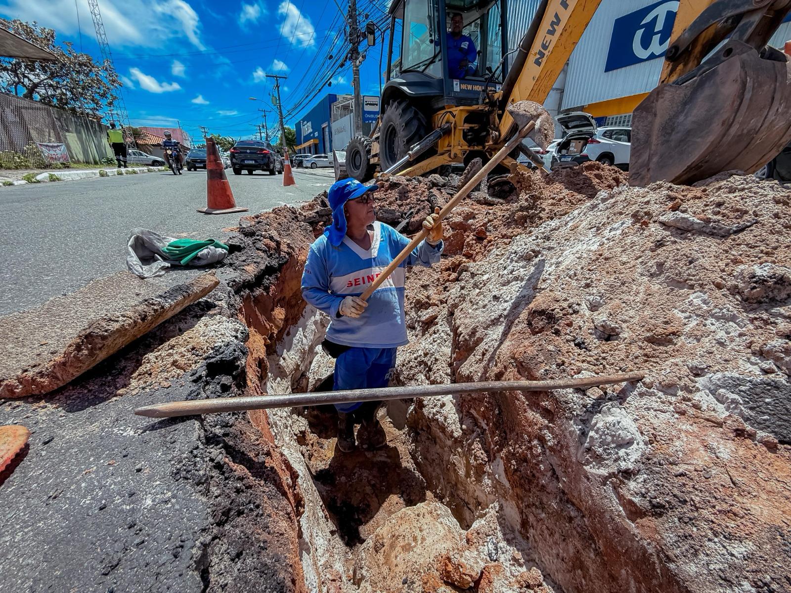 Prefeitura de Lauro realiza manutenção no sistema de drenagem em Buraquinho