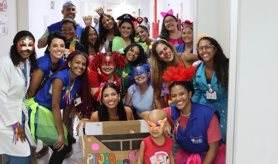 Cortejo de Carnaval leva alegria a pacientes do Martagão