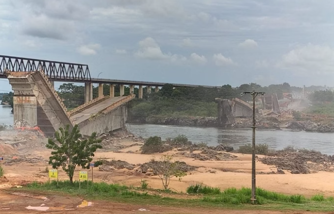 DNIT implode resto da estrutura de ponte que desabou entre TO e MA