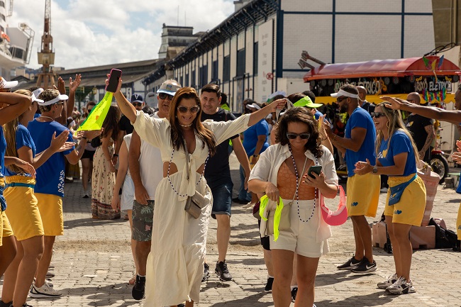 Salvador recebe quase 8 mil visitantes de cruzeiros durante último dia oficial de folia