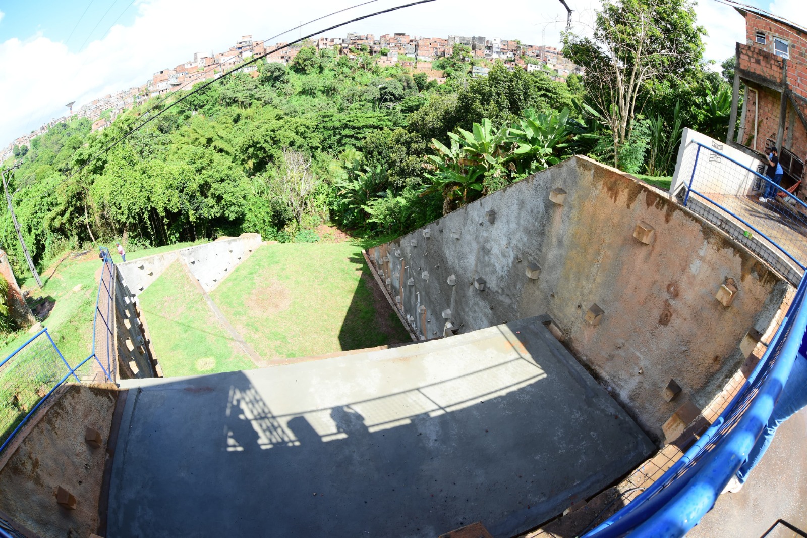 Salvador chega a 550 áreas de risco protegidas após entrega de nova contenção de encosta em Mata Escura