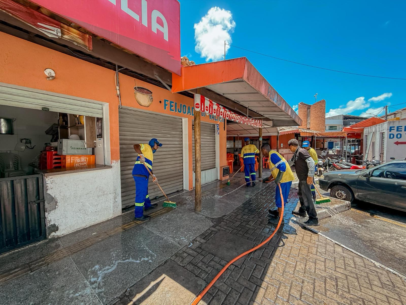 Prefeitura de Lauro fortalece a higiene em áreas de comércio popular