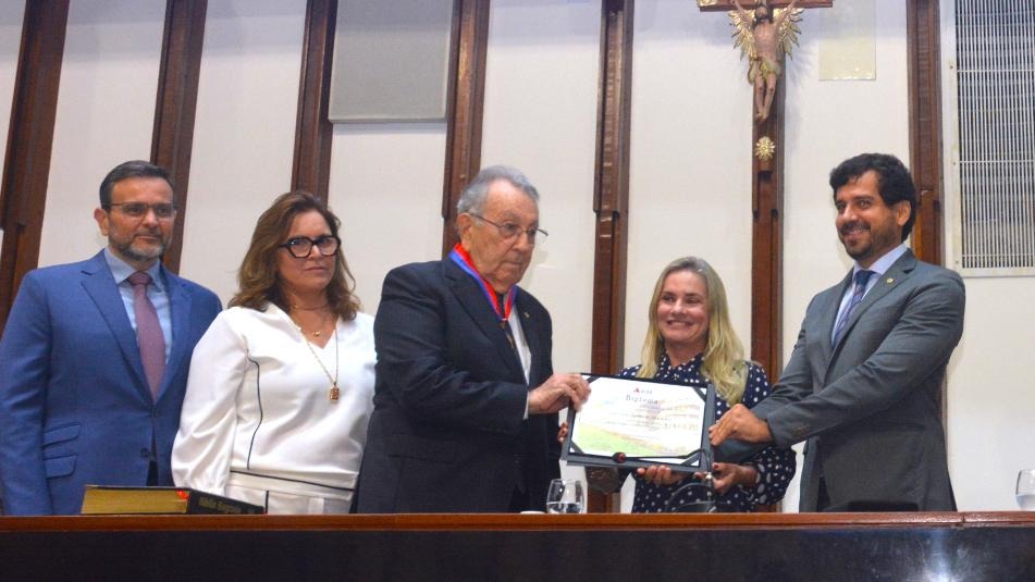 Presidente da CNA, João Martins recebe Comenda 2 de Julho na ALBA