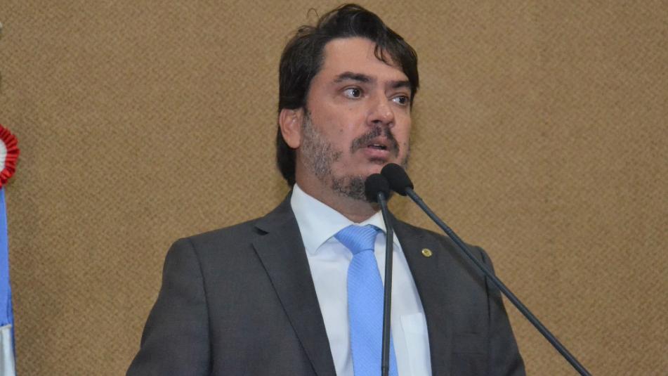 Pedro Tavares lamenta demissões nas obras da Fiol e Porto Sul