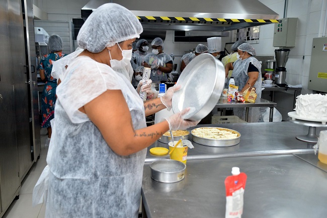 Salvador lidera geração de empregos no Nordeste em 2025