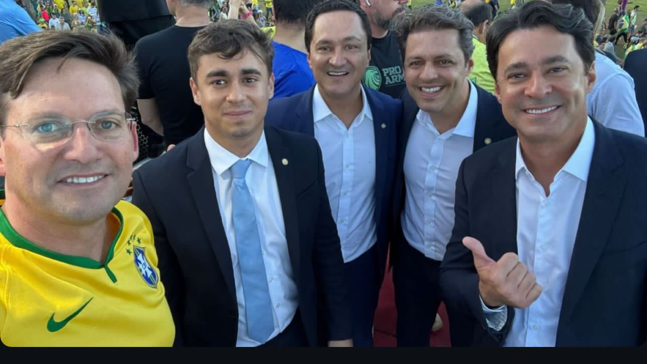 João Roma participa de manifestação e saúda novo Papa