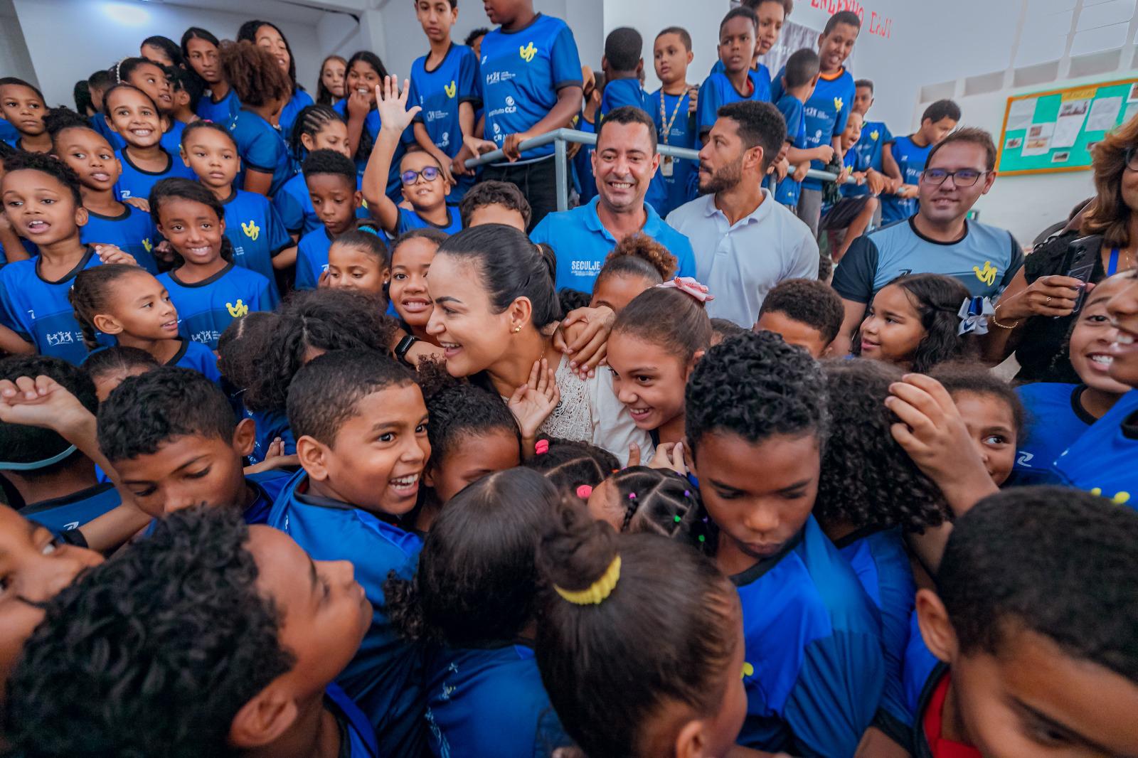 Débora prestigia lançamento do projeto Cultivar Esportes para alunos da rede municipal de Lauro de Freitas