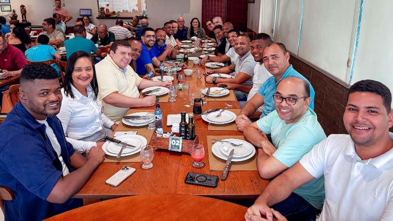 Débora promove almoço com vereadores da base aliada e reforça parceria com a Câmara de Lauro