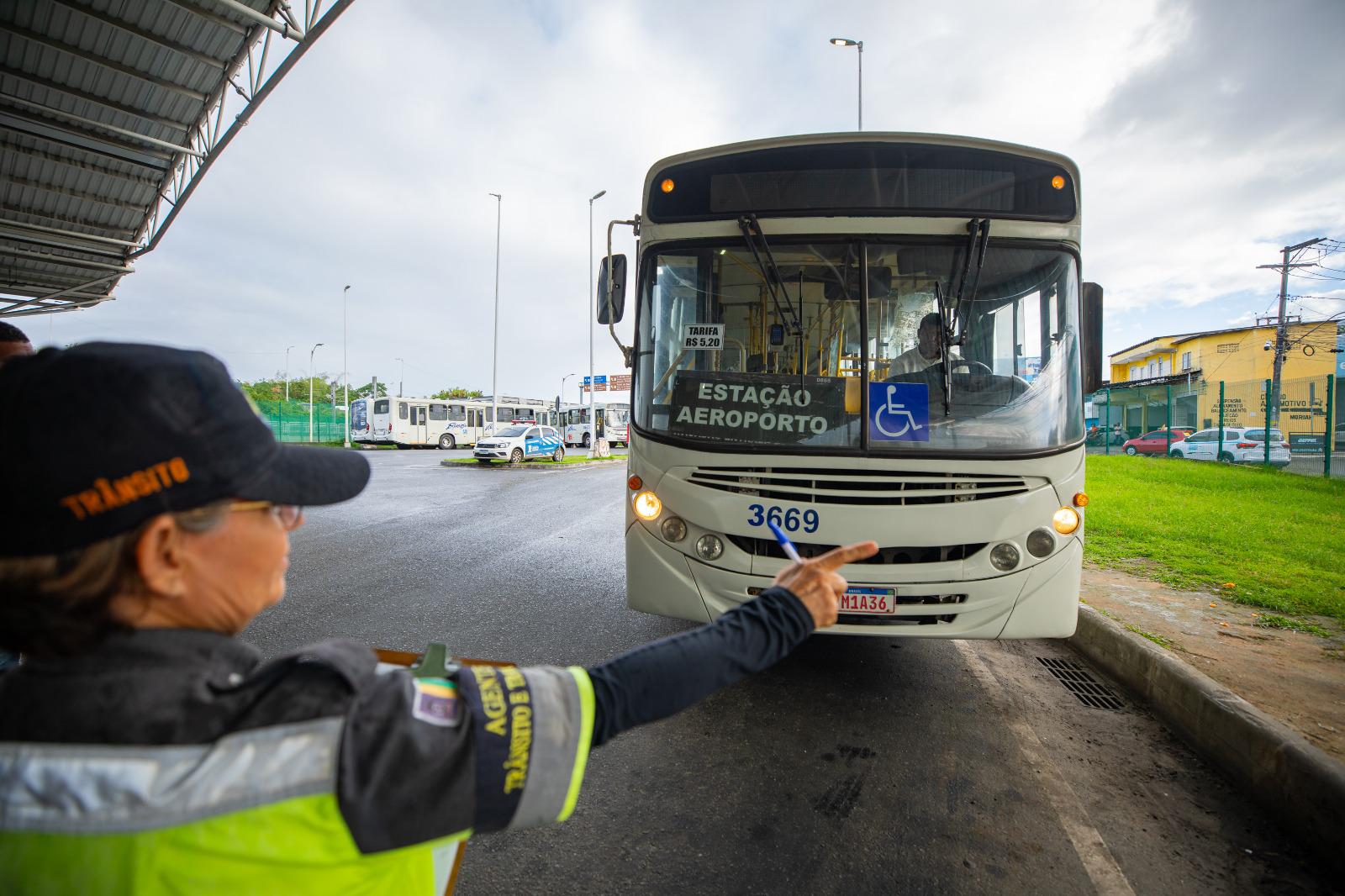 Prefeitura de Lauro realiza fiscalização de ônibus no Terminal Aeroporto