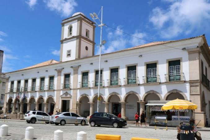Câmara de Salvador defende a democracia e repudia invasão violenta e depredação do patrimônio público